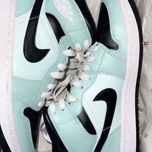 Air Jordan 1 mid TROPICAL TWIST